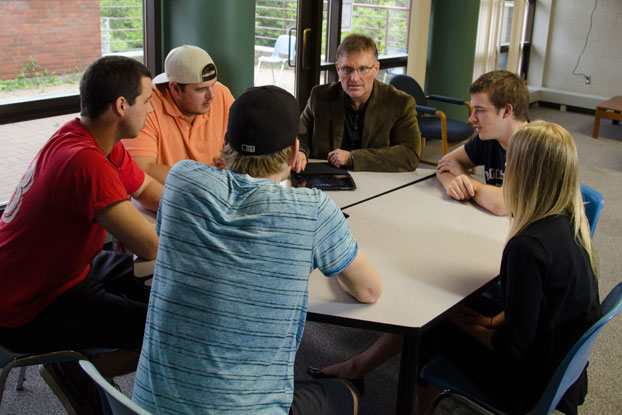 Rob Graham teaching students.